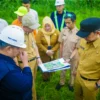 Wali Kota Bogor, Dedie A. Rachim saat meninjau lokasi akses jalan baru pengganti Jalan Saleh Danasasmita, Batutulis. (Foto: Diskominfo Kota Bogor)