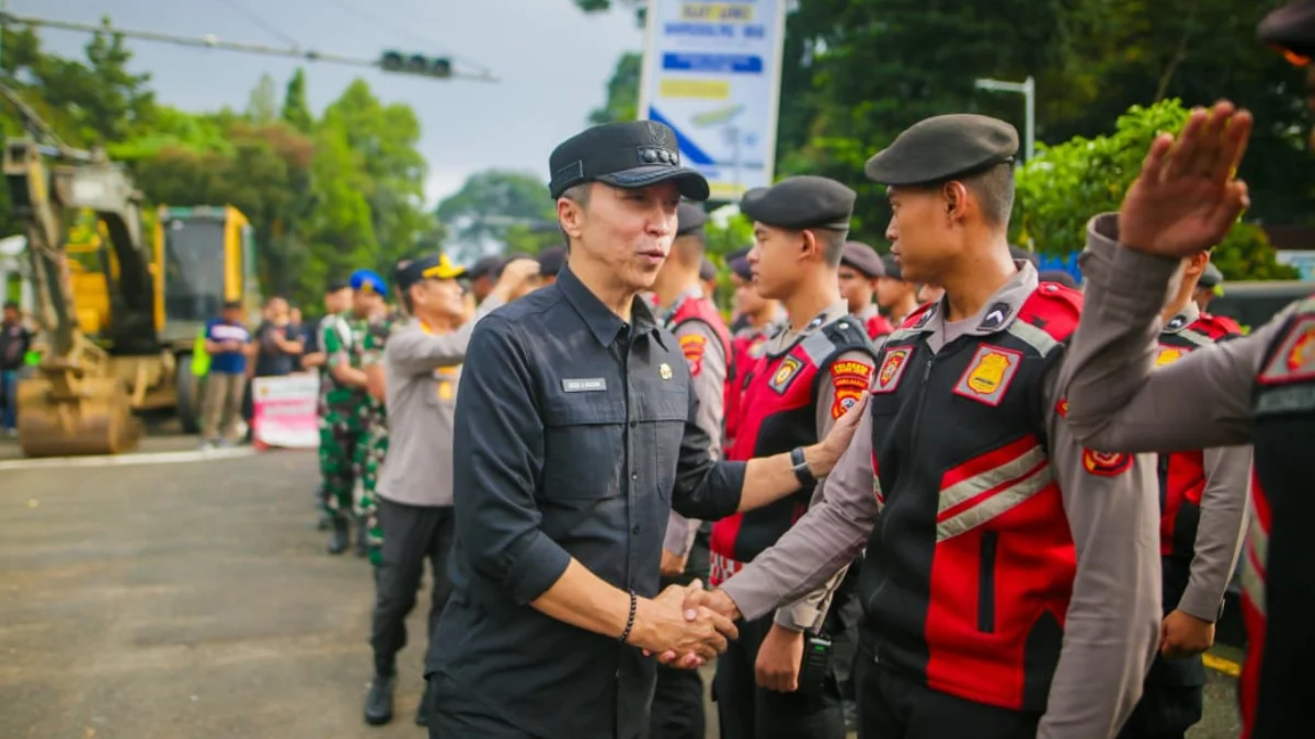Wali Kota Bogor, Dedie A. Rachim saat memimpin apel pembentukan Satgas Pemberantasan Premanisme. (Foto: Diskominfo Kota Bogor)