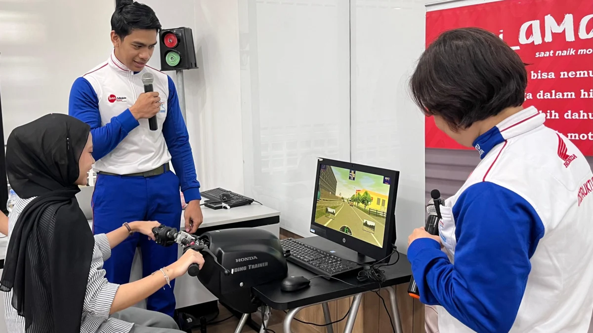 Kartini Muda Tetap Cantik dan #Cari_Aman di Jalan Raya Bersama Honda dan Universitas Ikopin Kartini Muda Tetap Cantik dan #Cari_Aman di Jalan Raya Bersama Honda dan Universitas Ikopin