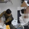 Oknum dokter kandungan di Garut saat melakukan pemeriksaan pada pasien yang mengarah pada pelecehan. (ist)