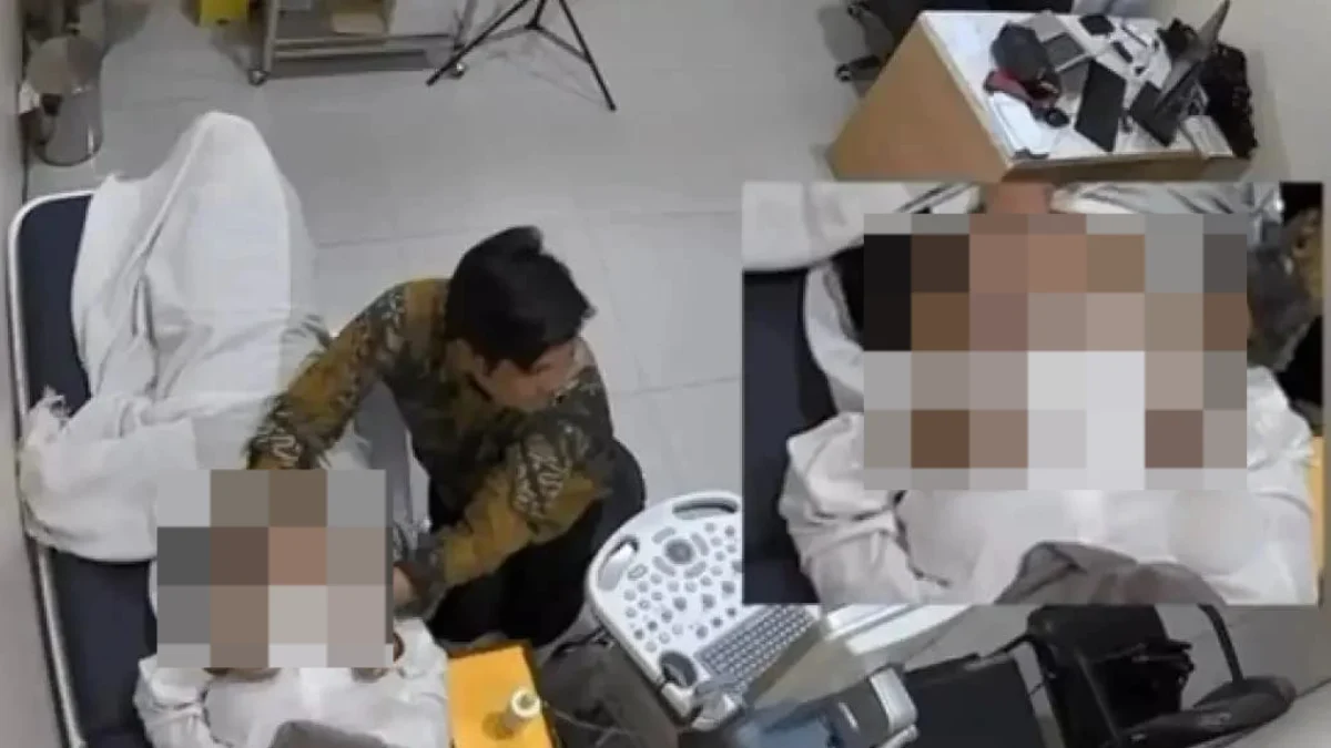 Oknum dokter kandungan di Garut saat melakukan pemeriksaan pada pasien yang mengarah pada pelecehan. (ist)