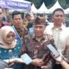 Wali Kota Cimahi, Ngatiyana saat Menghadiri Festival Pasanggiri dan Agrobisnis di Ekowisata Cimenteng Cimahi (Mong)