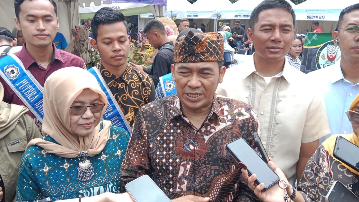 Wali Kota Cimahi, Ngatiyana saat Menghadiri Festival Pasanggiri dan Agrobisnis di Ekowisata Cimenteng Cimahi (Mong)
