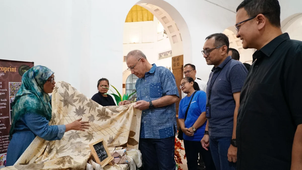 Pj. Sekretaris Daerah Provinsi Sumatera Utara M. A. Effendy Pohan, M.Si saat memberikan sambutan pada acara GoZero% Goes to Medan “​​Roaring for Change, Bergerak Bersama, Membawa Perubahan untuk Bumi” yang diselenggarakan di Pos Bloc Medan, pada Sabtu (26/4).