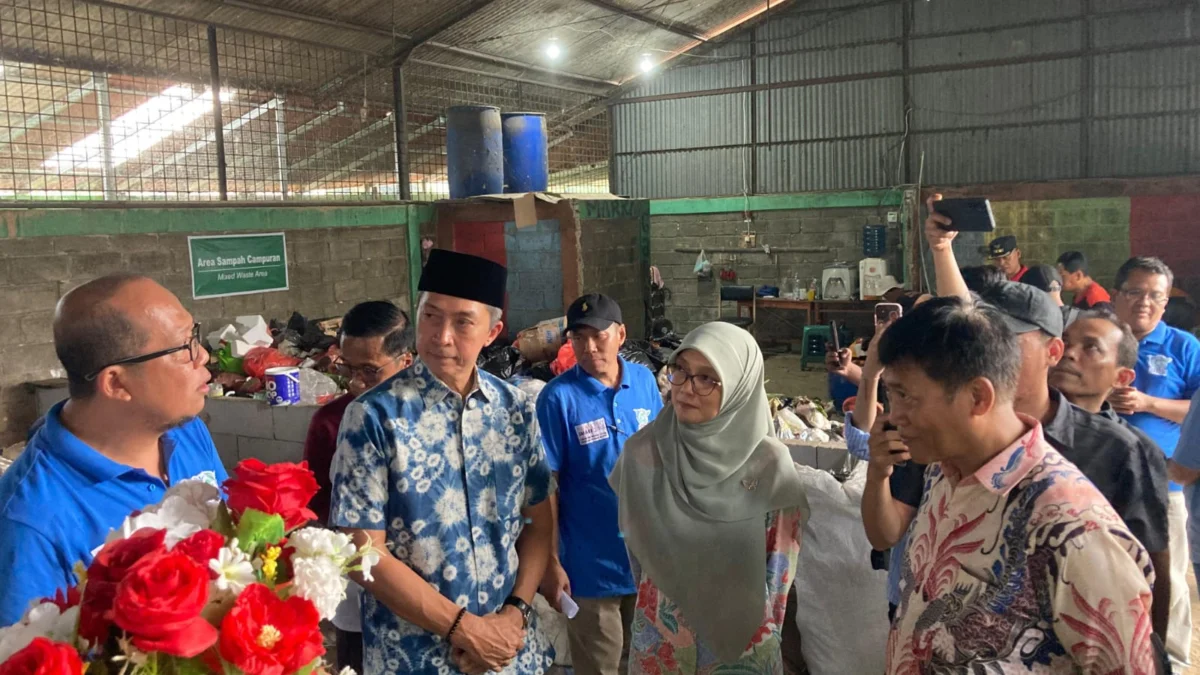 TPS 3R Katulampa Jadi Role Model Pengelolaan Sampah di Kota Bogor Wali Kota Bogor, Dedie A. Rachim saat meresmikan hasil revitalisasi Taman Kreasi Olah Sampah Terintegrasi di TPS 3R Katulampa. (Foto: Diskominfo Kota Bogor)