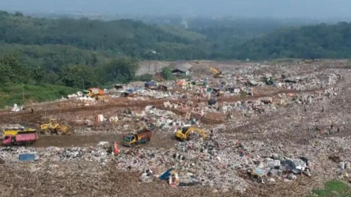 Aktivitas pengolahan sampah di TPA Sarimukti, Kecamatan Cipatat, Kabupaten Bandung Barat. Dok Jabar Ekspres/Suwitno