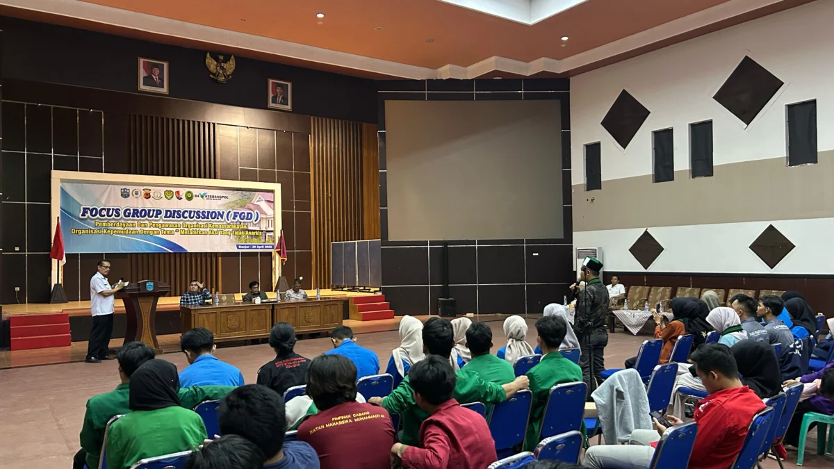Kesbangpol Kota Banjar Gelar FGD untuk Cegah Aksi Anarki dalam Unjuk Rasa Forum Grup Diskusi (FGD) digelar di Aula Setda Kota Banjar antara OKP dan Aparat Penegak Hukum (APH), Rabu (30/4/2025). (Cecep Herdi/Jabar Ekspres)