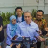 Wali Kota Bogor, Dedie A. Rachim bersama jajaran dan stakeholder usai pelaksanaan vaksinasi gratis Hepatitis A dan PVC13 di Balai Kota Bogor, Rabu (30/4). (Yudha Prananda / Jabar Ekspres)