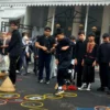 Melihat Komunitas Hong, Pelestari Permainan Tradisional ikut Ramaikan Nganjang ka Warga di Gedung Pakuan Anggota Komunitas Hong mengenalkan permainan tradisional dalam Abdi Nagri Nganjang Ka Warga di Gedung Pakuan, Sabtu (12/4)