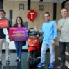 Dari Nomor Cantik ke Hadiah Fantastik: Kisah Herlisa, Ibu Rumah Tangga di Bandung yang Bawa Pulang Motor dari Telkomsel