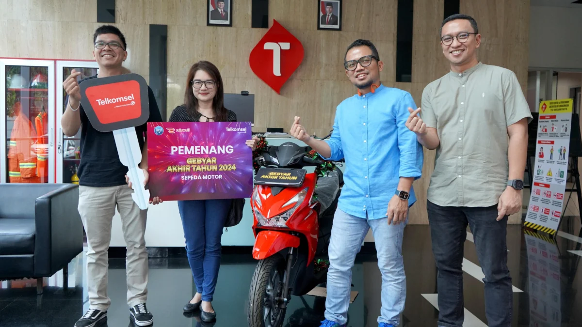 Dari Nomor Cantik ke Hadiah Fantastik: Kisah Herlisa, Ibu Rumah Tangga di Bandung yang Bawa Pulang Motor dari Telkomsel Dari Nomor Cantik ke Hadiah Fantastik: Kisah Herlisa, Ibu Rumah Tangga di Bandung yang Bawa Pulang Motor dari Telkomsel