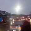 Situasi kepadatan arus balik di Lingkar Gentong, Tasikmalaya, pada Jumat (7/4) sore. (Nizar/Jabar Ekspres)