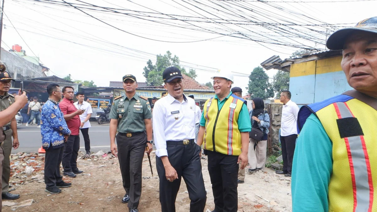 Wali Kota Cimahi, Ngatiyana bersama Kepala DPUPR Kota Cimahi, Wilman Sugiansyah (Mong)
