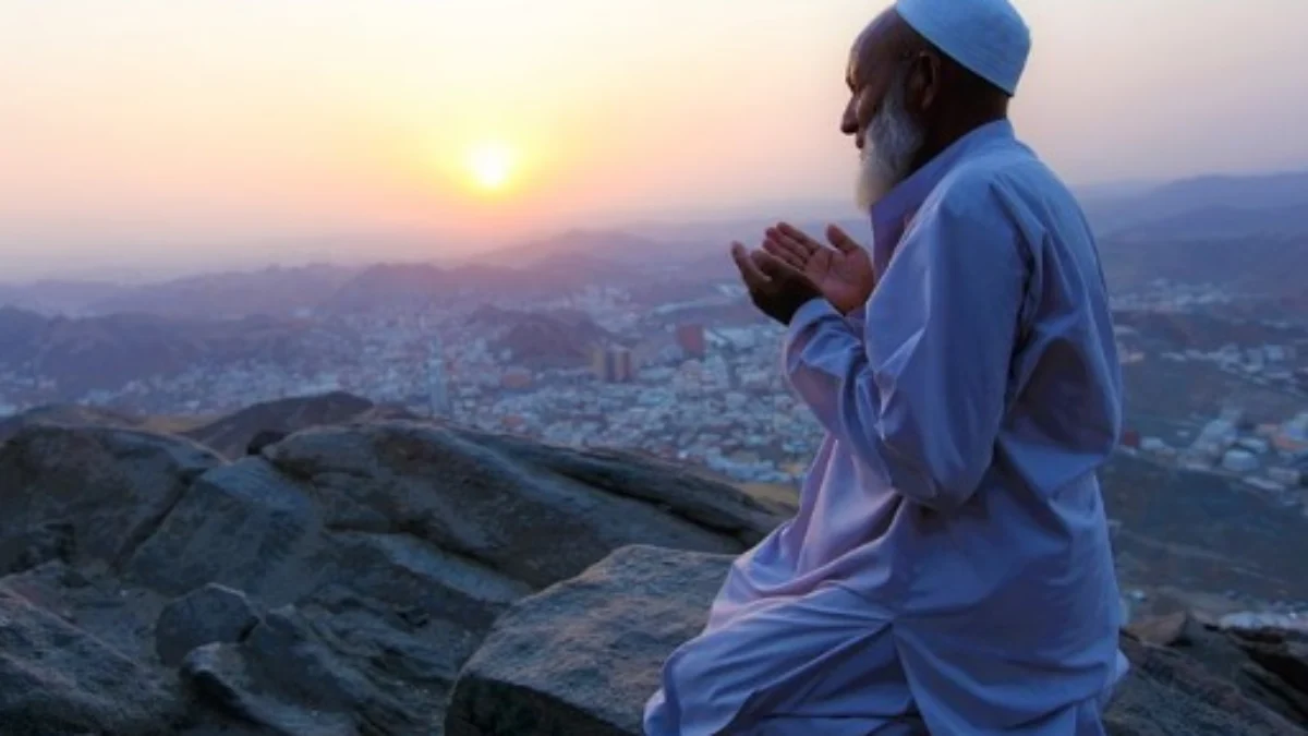 Ternyata Begini Cara Allah Menjawab Doa Manusia ILUSTRASI seorang manusia dengan doa yang dipanjatkannya. (freepik)