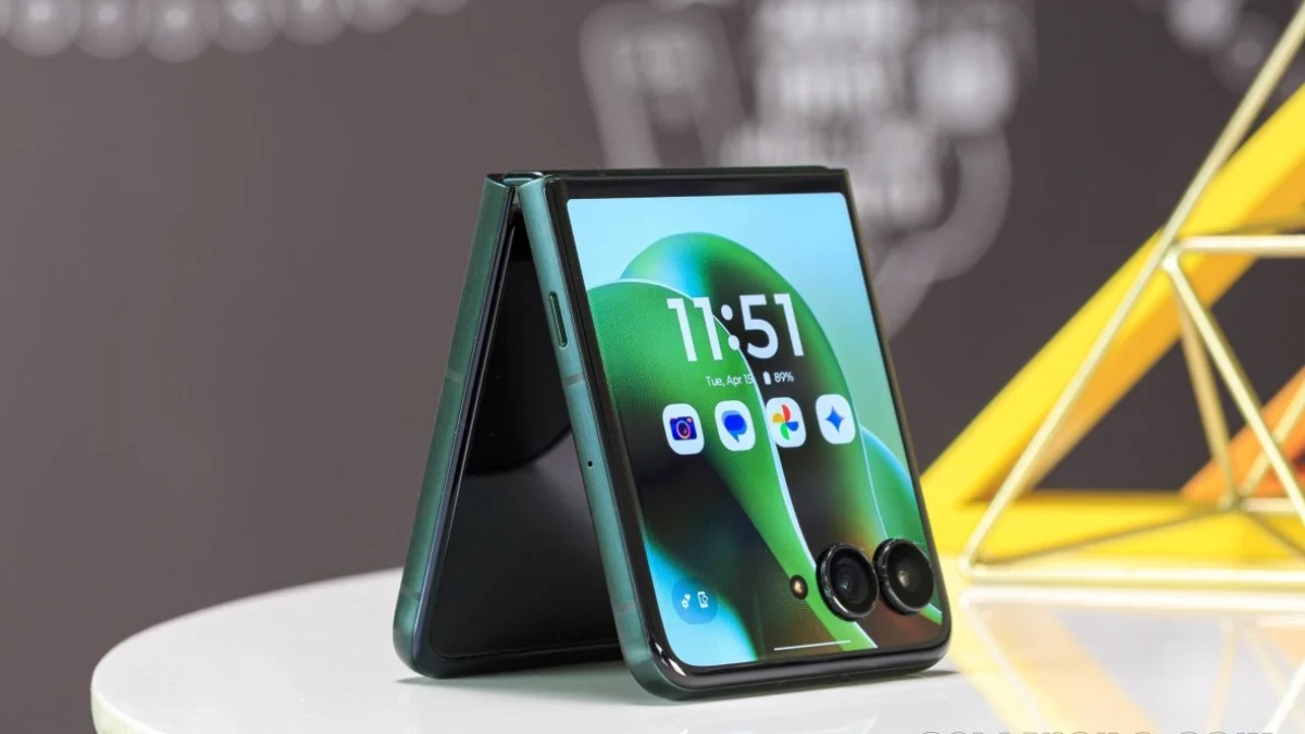Ilustrasi Hp Motorola Razr 60 Ultra