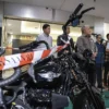 Direktur Penyidikan pada Jampidsus Kejagung, Abdul Qohar dalam konferensi pers di Jakarta, Senin (14/4) dini hari. (foto/ANTARA)