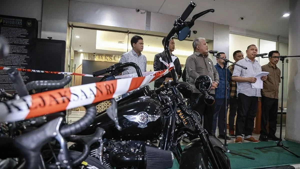 Direktur Penyidikan pada Jampidsus Kejagung, Abdul Qohar dalam konferensi pers di Jakarta, Senin (14/4) dini hari. (foto/ANTARA)