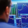 Ilustrasi grafik pasar uang dan pasar saham dunia pasca kebijakan tarif ekspor Amerika. (foto/ANTARA)