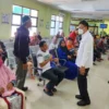 Bupati Ciamis Herdiat Sunarya saat mengecek pelayanan di RSUD Ciamis baru-baru ini. Ia mengkritik keterbatasan alat dan SDM di rumah sakit pamerintah itu. (Cecep Herdi/Jabar Ekspres)