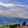 jauh dari kebisingan kota, tentunya Gunung Luhur Langit Taraju Tasikmalaya merupakan pilihan yang cocok untuk kamu datangi.