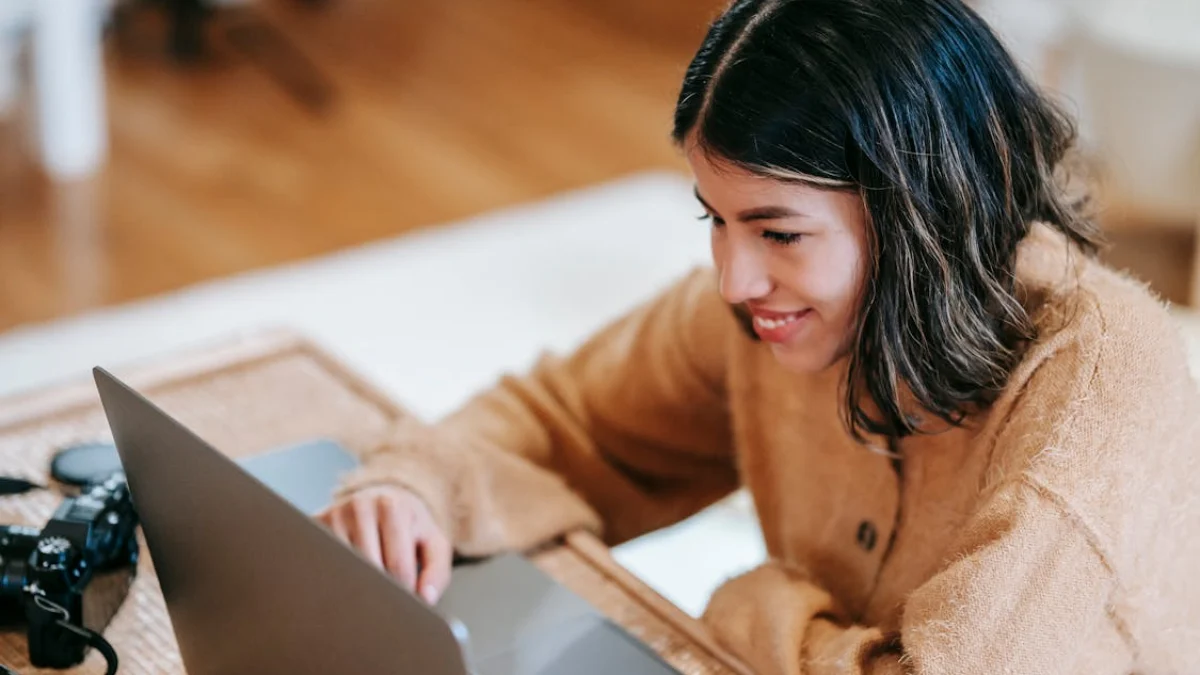 7 Tips Jitu Lawan Rasa Kantuk Setelah Makan Siang di Kantor