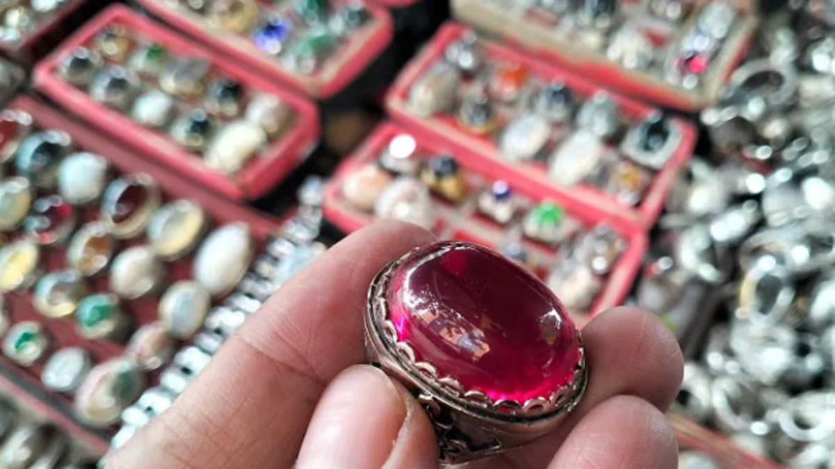 10 Batu Akik Pembawa Rezeki Berlimpah, Apa Saja ya? 10 Batu Akik Pembawa Rezeki Berlimpah