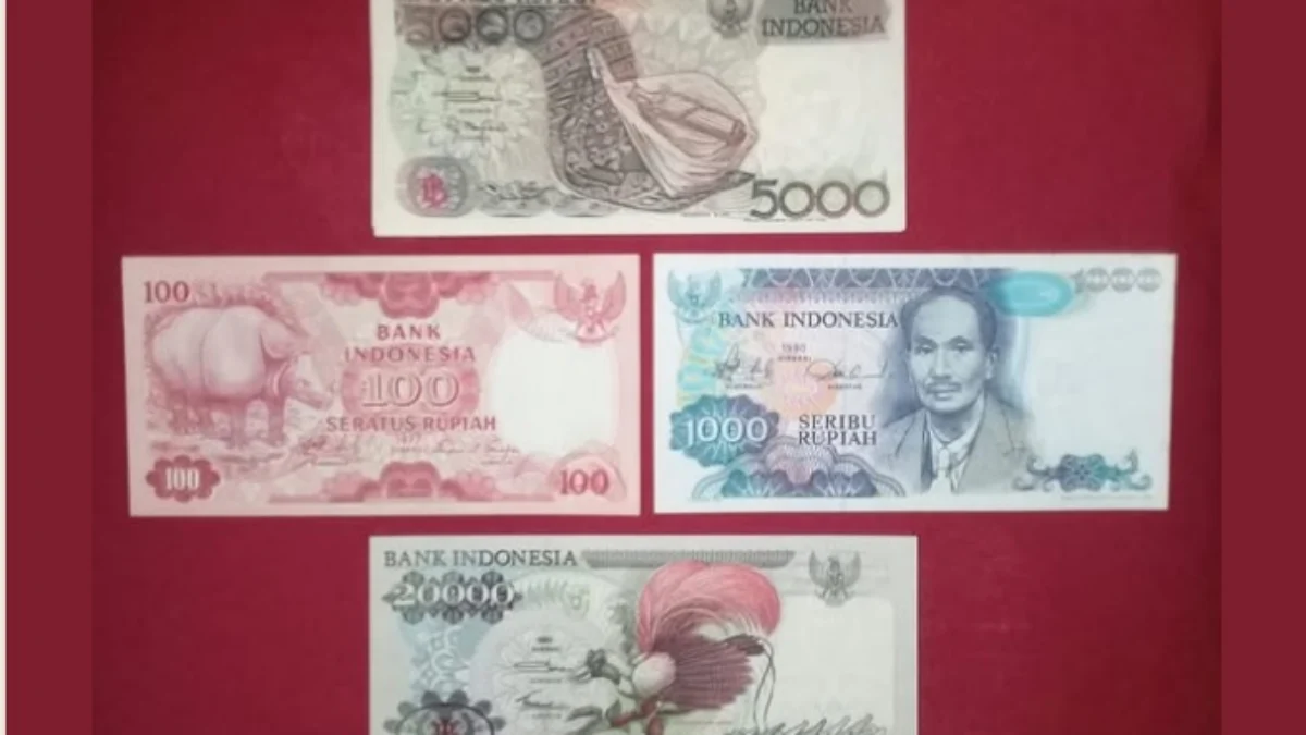 ILUSTRASI kode huruf grade kondisi uang kuno sebelum dijual.