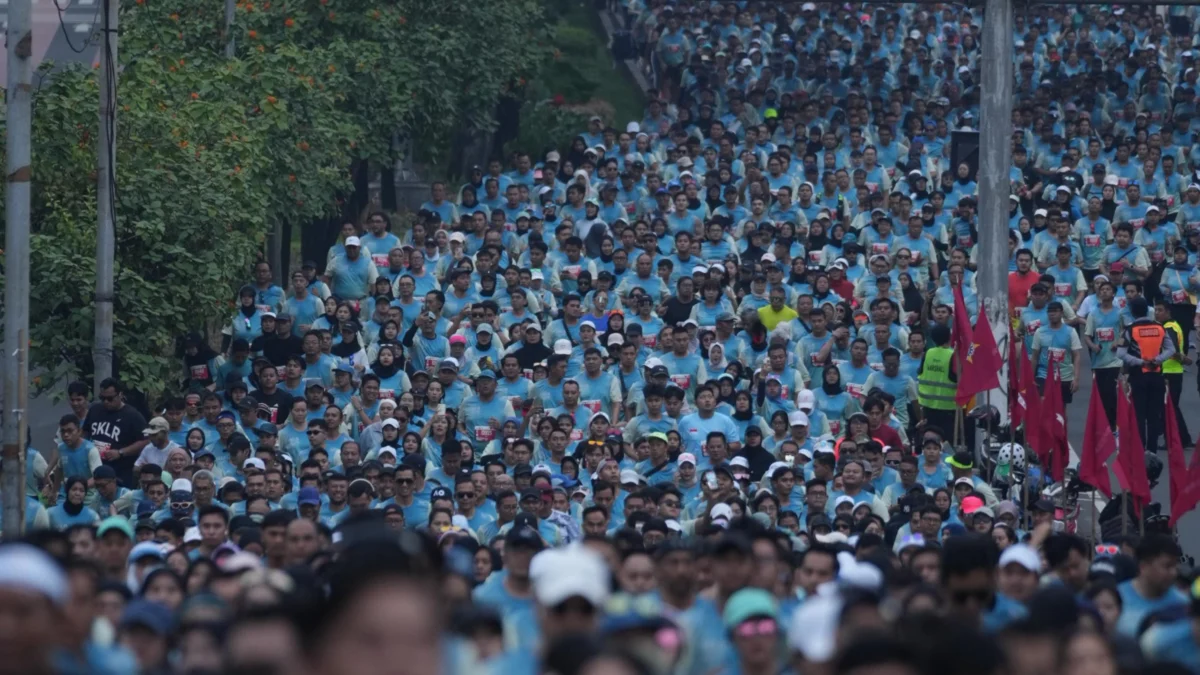 Peserta Digiland Run 2025 yang memadati kawasan Istora Senayan, Jakarta, pada Minggu (18/5)