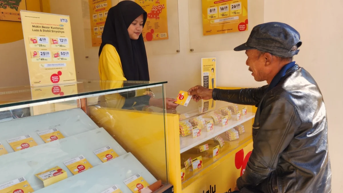 Menjangkau Masyarakat Desa Lebih Dekat, Mitra IM3 Hadir di Cimenyan Kabupaten Bandung Salah satu mitra IM3 yang ada di Cimenyan Kabupaten Bandung.