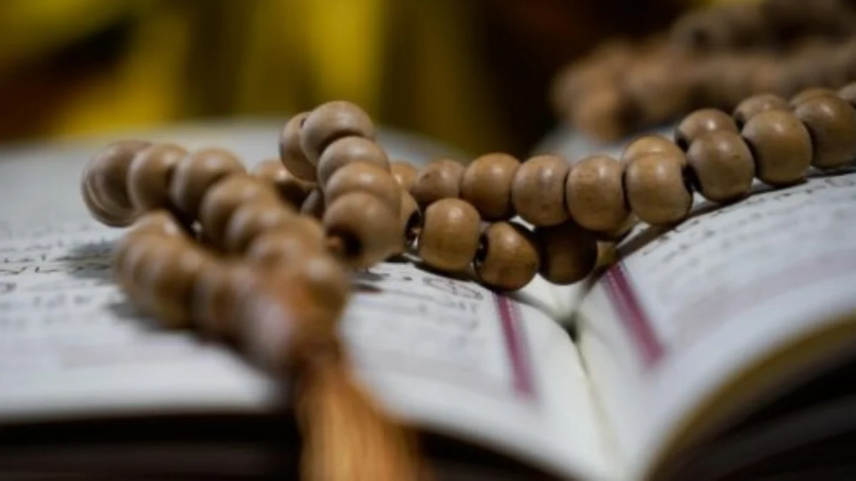 Dahsyatnya Membaca Dua Ayat Terakhir Surat Al Baqarah Sebelum Tidur Membaca Surat Albqarah yang banyak keutamaannya. (freepik)