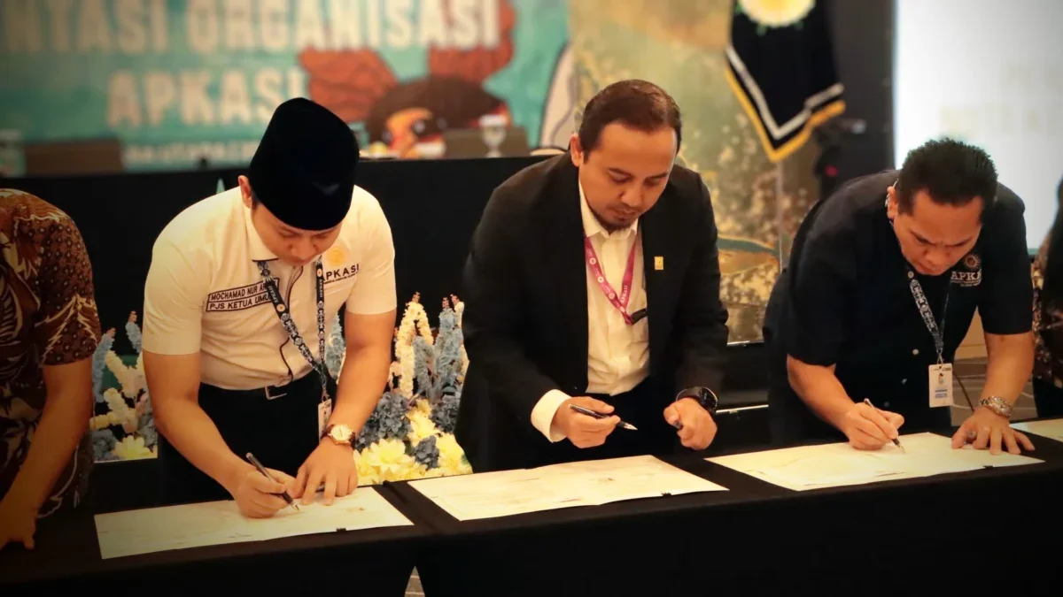 Kolaborasi PLN Icon Plus dan APKASI, Tonggak Baru Pemerataan Digitalisasi dan Energi Terbarukan Nasional Penandatangan MoU antara PLN Icon Plus dan Asosiasi Pemerintah Kabupaten Seluruh Indonesia (APKASI)