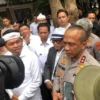Dok. Kapolda Jabar Irjen Pol Rudi Setiawan (kanan) saat di Gedung Pakuan Kota Bandung. Jum'at (16/5).