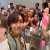 Beberapa artis yang menonton koner JHOPE di Jakarta.