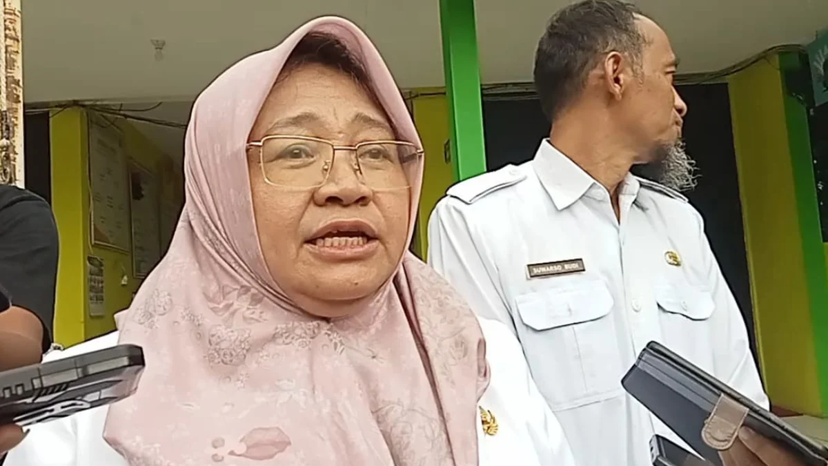 Kepala Dinas Pendidikan Kota Cirebon, Kadini.-Dedi Hariyadi-Radarcirebon.com