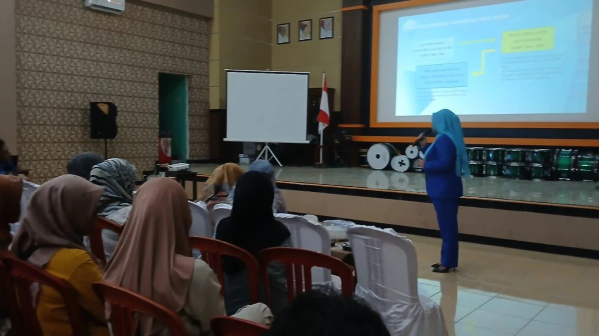 Sosialisasi dilakukan Pemrumdam Tirta Anom Kota Banjar kepada masyarakat Langensari belum lama ini. (Cecep Herdi/Jabar Ekspres)