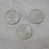 Koin kuno Rp 500 bunga melati