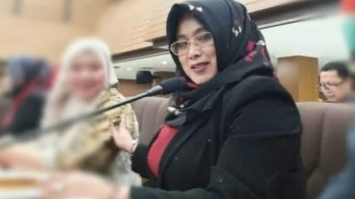 Fraksi Nasdem Tia Fitriani Minta KDM Dipanggil ke DPRD Jabar Anggota Fraksi Nasdem, Tia Fitriani menyebut hubungan DPRD Jabar dengan Gubernur Dedi Mulyadi sedang tidak baik-baik saja.