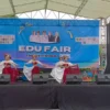 Penampilan pentas seni siswa dalam ajang Edu Fair 2025 di SMKN 1 Cimahi, Sabtu, 17 Mei 2025.