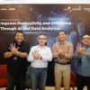 (kiri ke kanan) Direktur Operation dan Sales MDMedia Pujo Pramono, Direktur Utama Infomedia Eddy Sofryano, CEO TelkomMetra Pramasaleh Haryo Utomo, dan VP Corporate Communication Telkom Andri Herawan Sasoko saat foto bersama pada acara Media Gathering “Improve Productivity and Efficiency Through AI and Data Analytics” di Jakarta, pada Rabu (7/5).