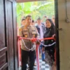 Polresta Bandung bersama Muspika Kecamatan Arjasari meresmikan satu unit rumah layak huni untuk korban gempa bumi di wilayah Arjasari, kabupaten Bandung, Rabu (14/5/2025). Foto istimewa