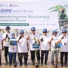 Rangkaian kegiatan diisi dengan penanaman bibit mangrove, penyaluran bantuan rumah ibadah, hingga dana binaan bagi UMKM lokal.