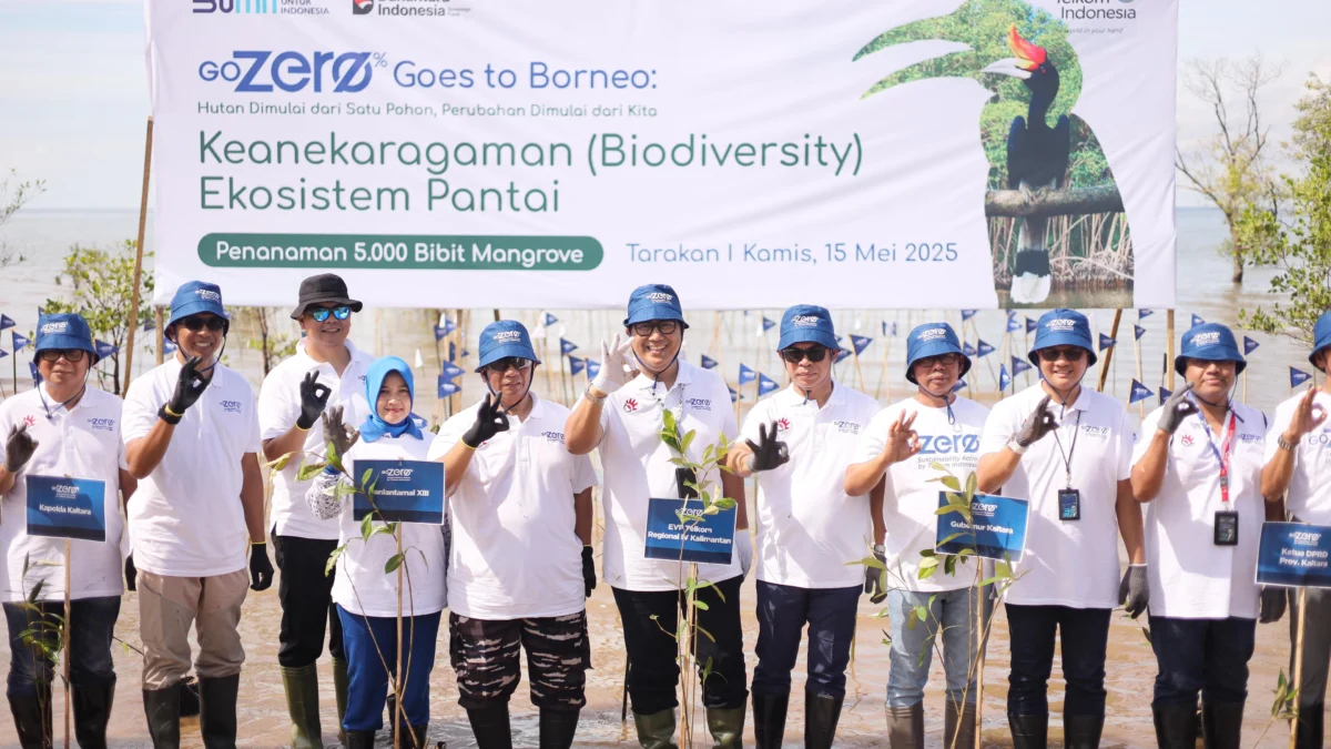 Rangkaian kegiatan diisi dengan penanaman bibit mangrove, penyaluran bantuan rumah ibadah, hingga dana binaan bagi UMKM lokal.
