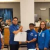 Jeje Ritchie Ismail saat menerima SK penetapan dirinya menjadi Ketua DPD PAN KBB. Dok PAN KBB