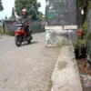 Gorong-Gorong atau Drainase Kecil dan Tersumbat Sampah di Desa Sariwang, Parongpong, KBB (Mong)