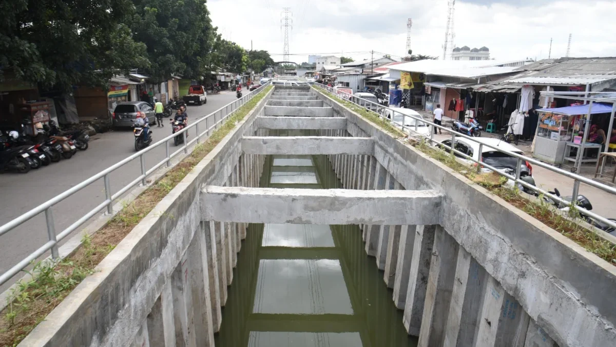 Suasana kolam retensi Gedebage, Kota Bandung, Jumat (30/5). Foto: Dimas Rachmatsyah / Jabar Ekspres
