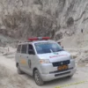 Salah satu ambulance dilokasi Gunung Kuda. Foto/Radar Cirebon