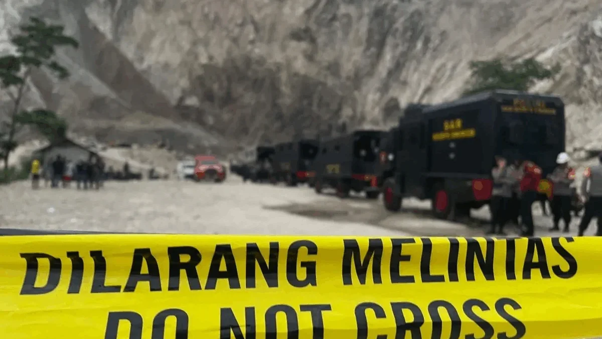 Minimnya Pencahayaan di Lokasi Kejadian, Pencarian Korban Longsor Gunung Kuda Dihentikan Sementara Ilustrasi pencarian korban longsor Gunung Kuda dihentikan sementara. (Foto/ANTARA)