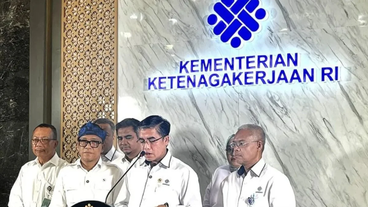 Lindungi para Pekerja, Menaker Terbitkan SE Larangan Penahanan Ijazah Menteri Ketenagakerjaan Yassierli. (foto/ANTARA)