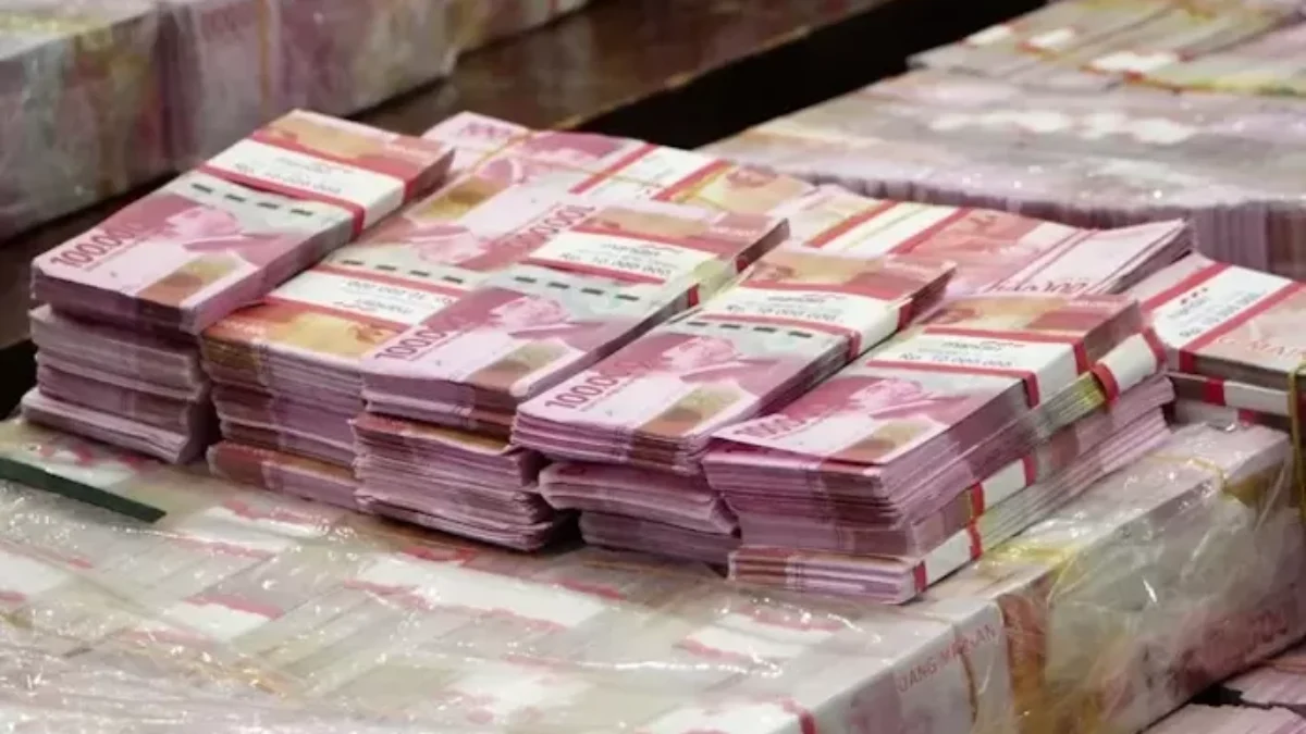 Ekonomi Indonesia Sulit Capai Target 5 Persen, Pengamat: Tak Ada Terobosan Program dari Pemerintah Ilustrasi uang ekonomi Indonesia menuru di awal tahun 2025. (foto/Jawa Pos)