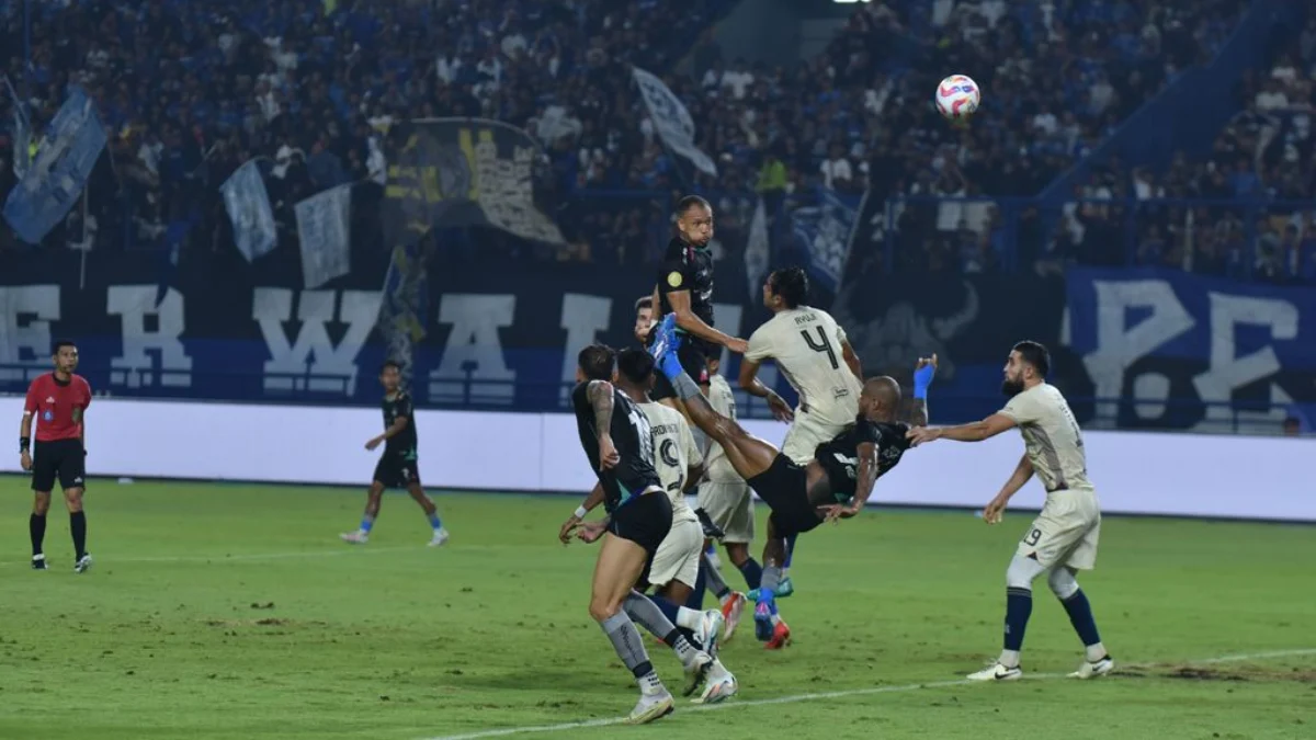 Prediksi Susunan Pemain dan Link Streaming Persita vs Persib: Waktunya ‘Heavy Rotation’ Bojan?